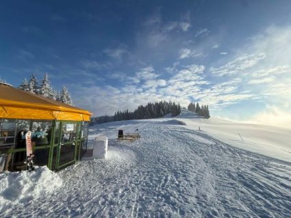 New après-ski stop Trije Ploti hut